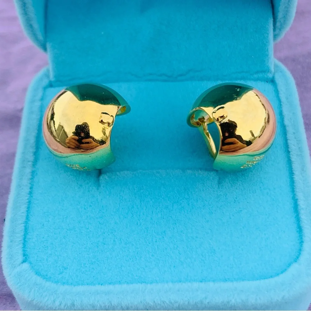 TOUS Gold Bear on Round White Pearl Studs Scoops Earrings - Picture 15 of 16